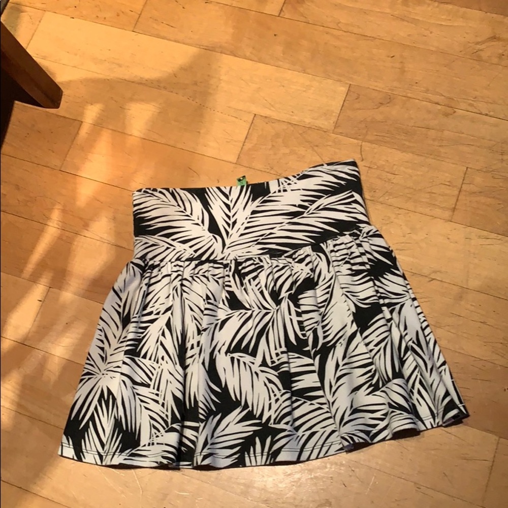 MODA Skirt
